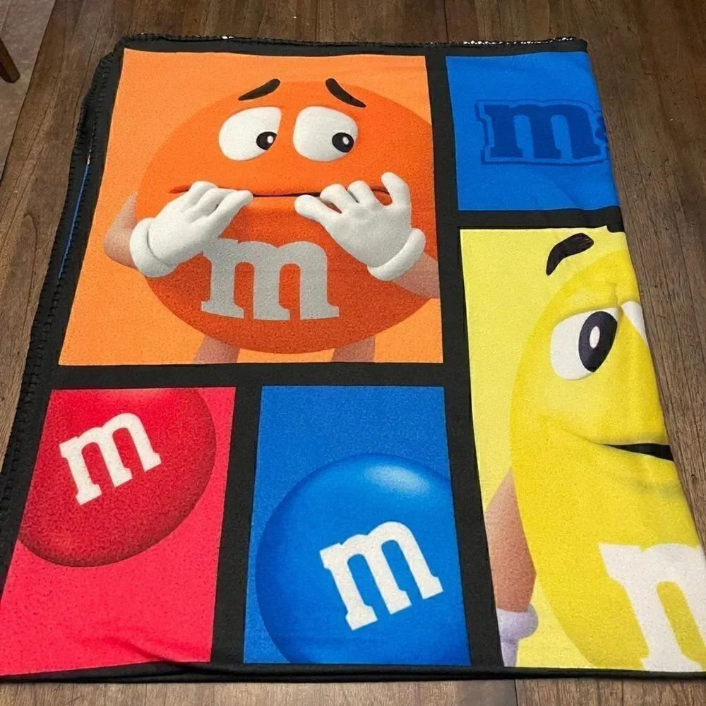 M&M's World Iconic Characters Lightweight Blanket - Picture 3 of 8
